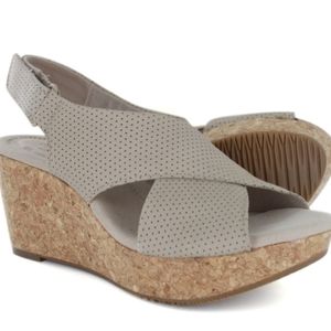 Clark's Annadel Parker Wedge Sandals Sand Suede Size 7.5